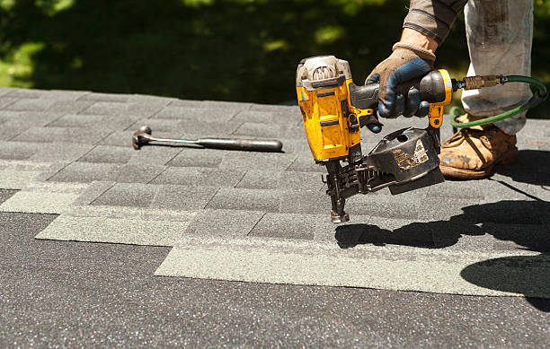 Best Roof Gutter Cleaning  in Raymond, WA